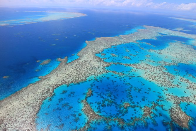 1-Hour Whitsunday Islands and Heart Reef Scenic Flight - Price and value: what you are paying for at €188.26