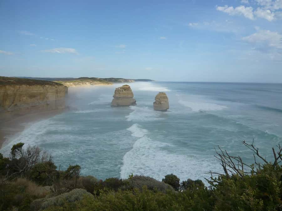 2 Day Great Ocean Road Small Group Tour - Lorne Lunch, Memorial Arch, and the Cliff-Hugging Drive