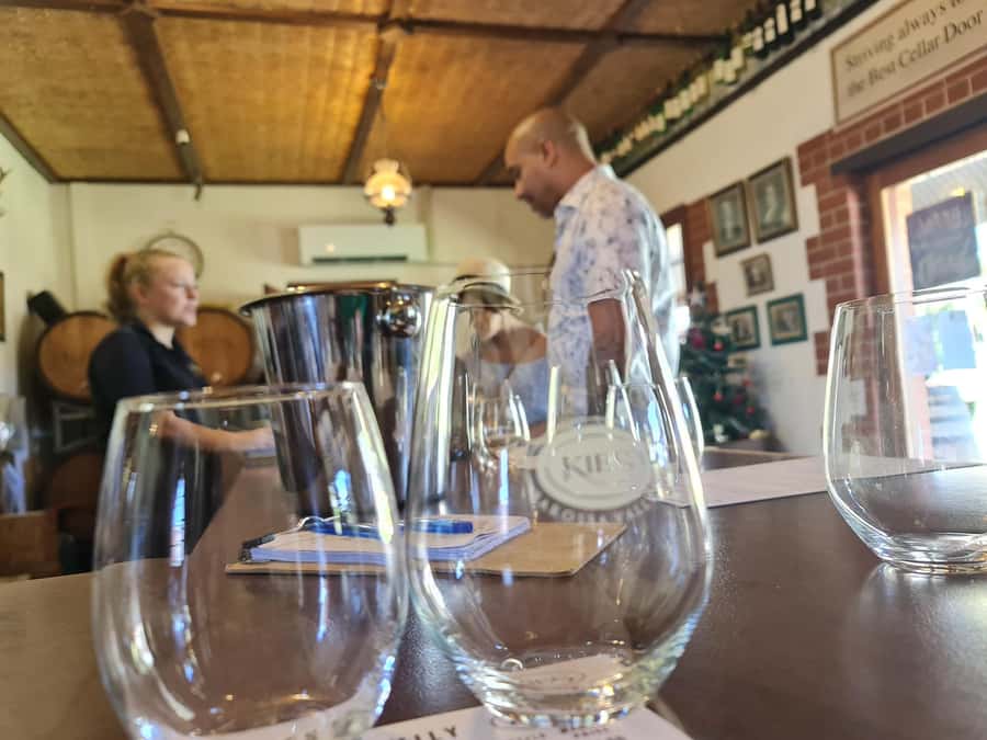 A Barossa Valley pickup: Wine and Heritage Tour, Local Guide - Lunch at a Boutique Winery: Where the Day Gets Real