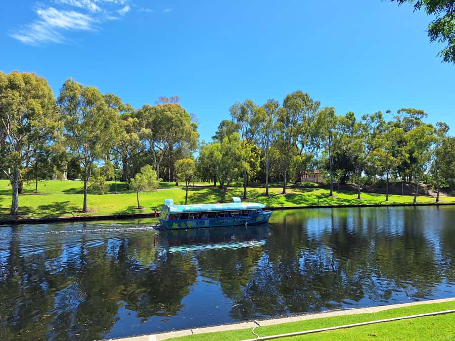 Adelaide: Guided Ultimate Walking Tour with Drink and Snack - Guides make or break the experience, and this one clearly does