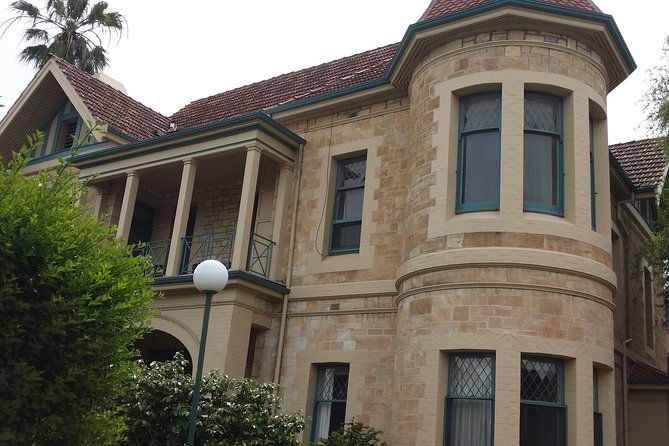 Adelaide Walking Tour: Grand Mansions and Sub-Divisions - Victorian villas, iron foundry hints, and Chichester Gardens Estate
