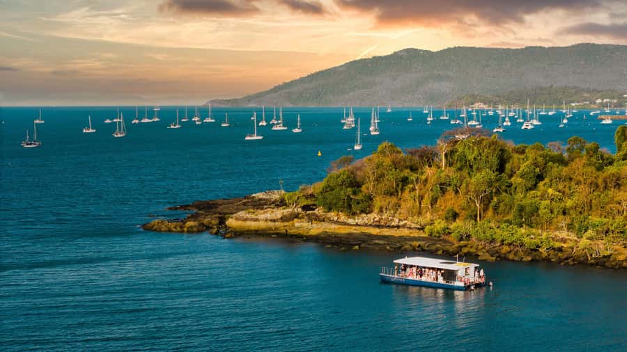 Airlie Beach: 2-Hour Sunset Cruise with Sparkling Wine - Entering Coral Sea Marina: Meeting Point and First Impressions