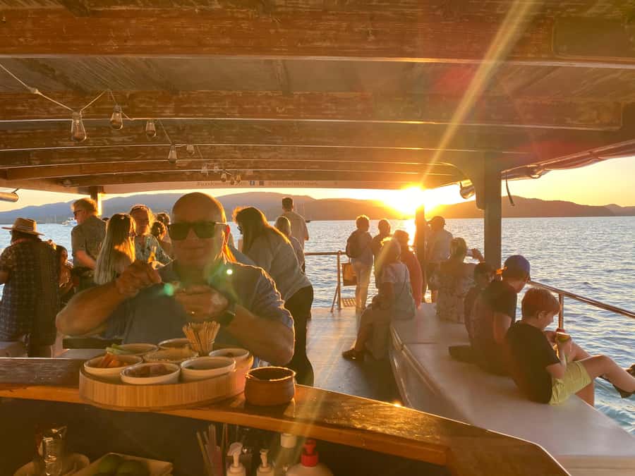 Airlie Beach: 2-Hour Sunset Cruise with Sparkling Wine - Nibbles, Bubbles, and the Onboard Social Mix