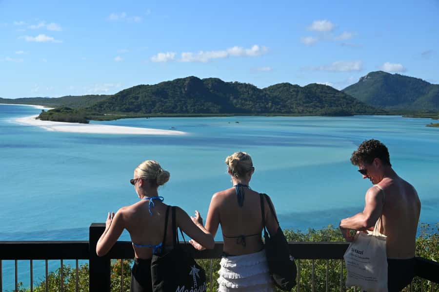 Airlie Beach: 2-Night Whitsundays Sailing Trip with Meals - After dark: stargazing plus underwater lights