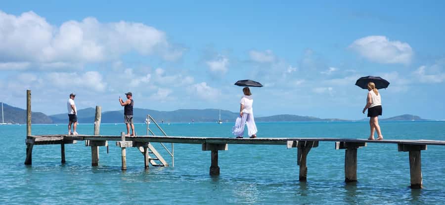 Airlie Beach 3 hr Sightseeing Explorer: Snaps & highlights - Shute Harbour: the long first stop where you set the scene