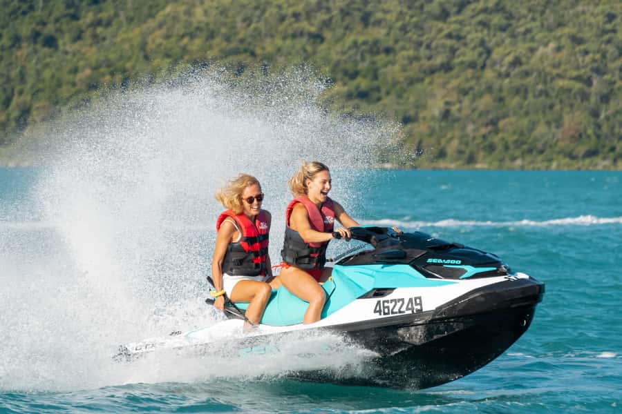 Airlie Beach: Jet Ski Safari Hour of Power and Marine Life - Where to start at Rufus & Co. Cafe (and why 30 minutes matters)