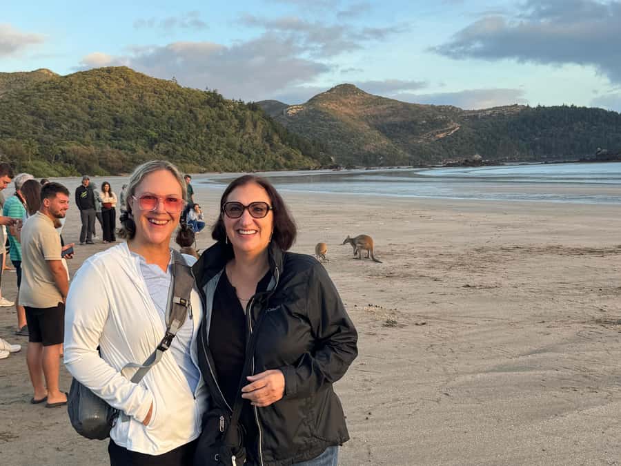 Airlie Beach: Kangaroos on the Beach at Dawn - Whitsunday Gold Coffee Plantation stop, and what to do with the time