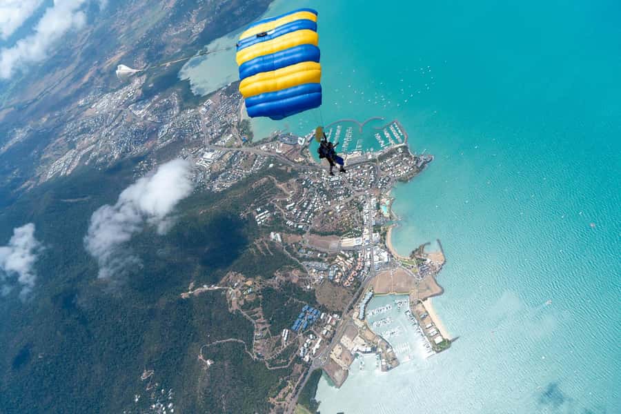 Airlie Beach: Tandem Skydive over the Whitsundays - What you are paying for at $218, and what costs extra