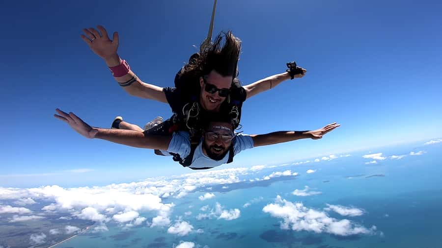 Airlie Beach: Tandem Skydiving Experience with Beach Landing - Entering Airlie Beach, Then Staying Grounded at Wisdom Cafe