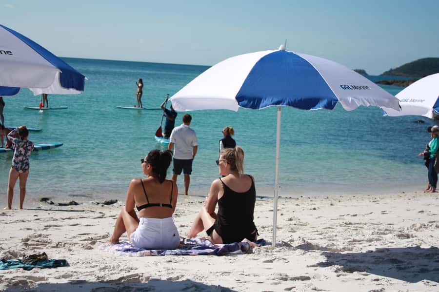 Airlie Beach: Whitehaven Beach Club - The Whitehaven Beach Club: lunch, shade, paddle boards, and the small comforts