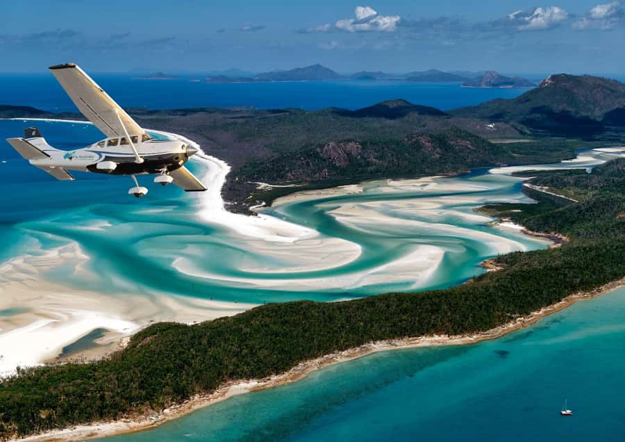 Airlie Beach: Whitsunday Islands & Heart Reef Scenic Flight - How the live pilot commentary makes the flight better