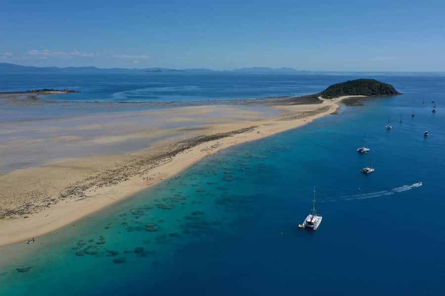 Airlie Beach: Whitsunday Islands Sailing, SUP & Snorkel Tour - Hook Island and Langford Island: why this route feels smart