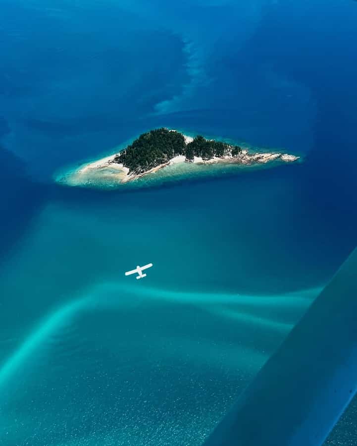 Airlie Beach: Whitsundays & Great Barrier Reef Scenic Flight - Getting your best view: window-seat photos and camera angles
