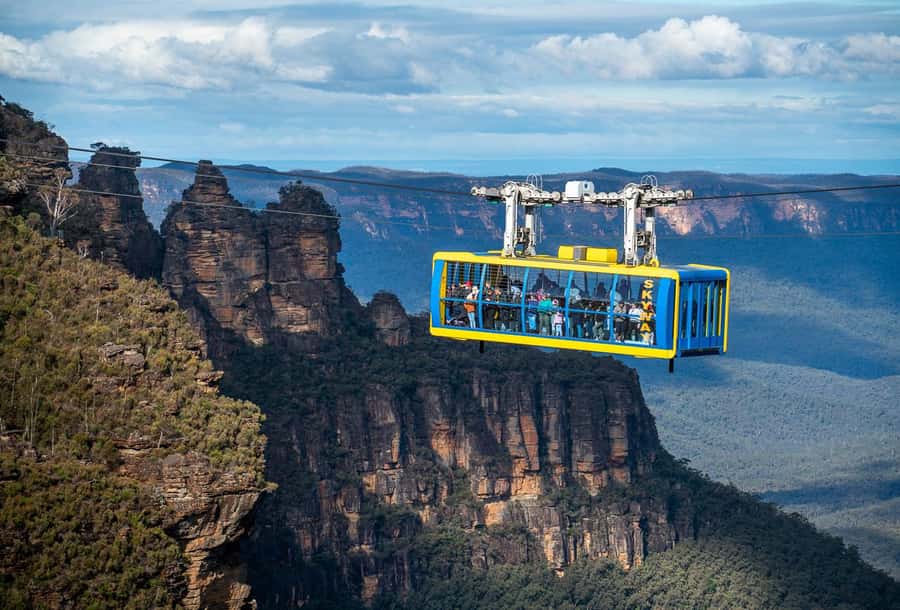 Blue Mountains Tour with Scenic World, Zoo&Bilingual Driver - From Sydney pickup to Featherdale Wildlife Park, start with something hands-on