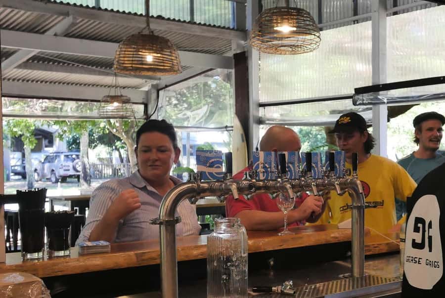 Brisbane: Island Pub Crawl with Lunch and High-Speed Boat - Moreton Island and Moreton Bay: Swim Time in Crystal-Clear Water