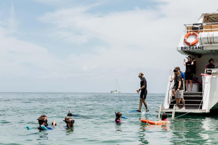 Brisbane: Moreton Island all inclusive Snorkeling Tour - Morning tea, then lunch: how they keep the day moving