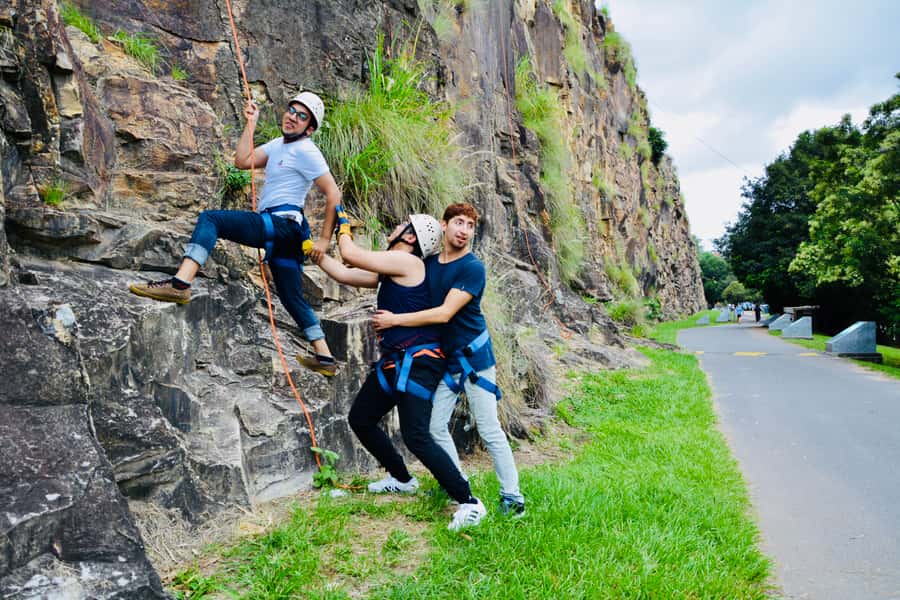 Brisbane: Outdoor Rock Climbing Session - The Kangaroo Point Natural Cliffs View Payoff