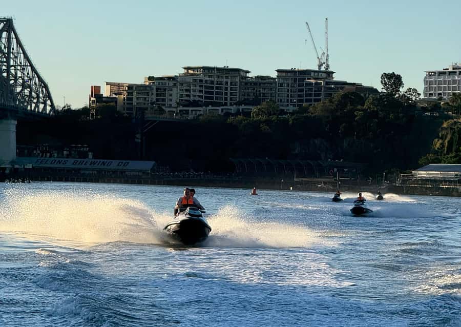 Brisbane: Sunset Jetski Tour on the Brisbane River - Photo Stops: South Bank, Story Bridge, Indooroopilly, and the Sir Leo Hielscher Bridges
