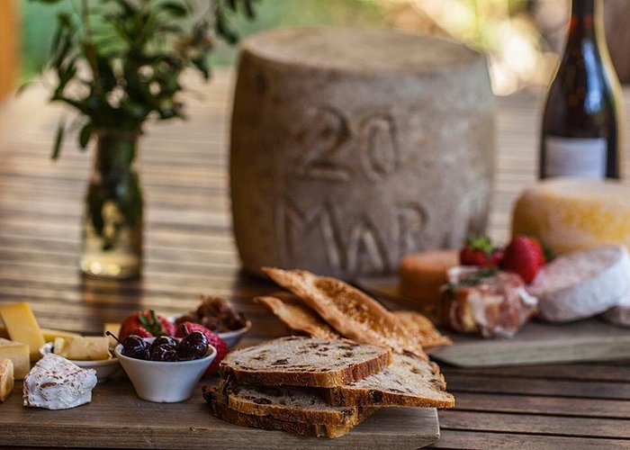 Bruny Island Traveller - Gourmet Tasting and Sightseeing Day Trip from Hobart - Adventure Bay Lunch: Oysters at the Beachside Restaurant