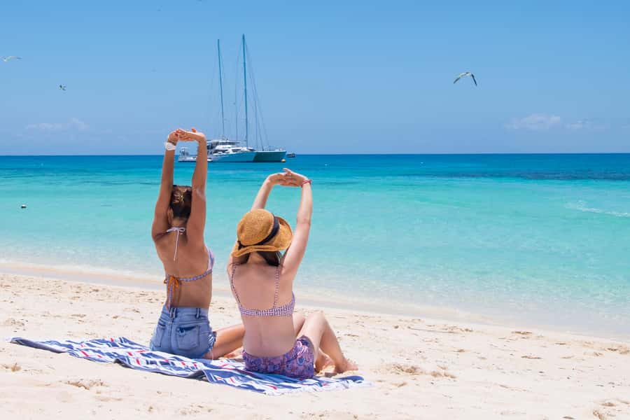 Cairns: Ocean Spirit Great Barrier Reef Full Day Tour - The marine biologist and fish feeding: what you’ll learn on the water