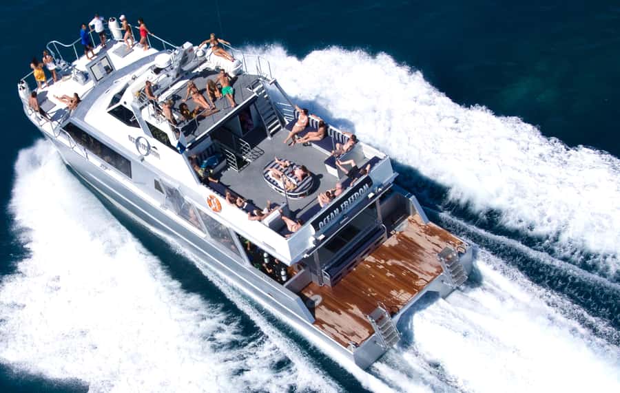 Cairns: Outer and Coral Cay Snorkel and Dive Cruise - Boarding, coffee, fruit, and the feel-good start