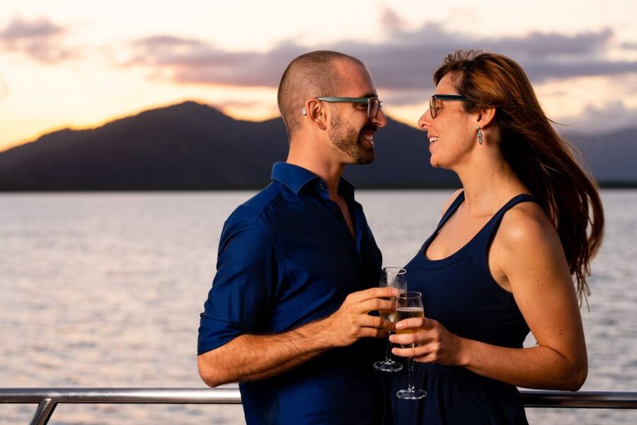 Cairns: Spirit of Cairns Dinner Cruise - Dinner onboard: hot and cold buffet built around seafood and local produce