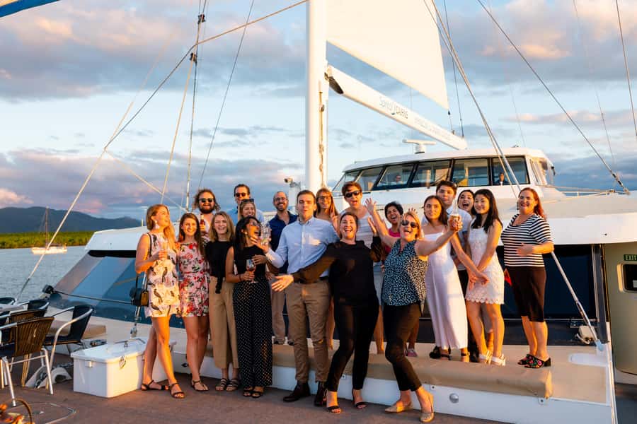 Cairns: Spirit of Cairns Dinner Cruise - Live music nights: how Sunday to Thursday changes the mood