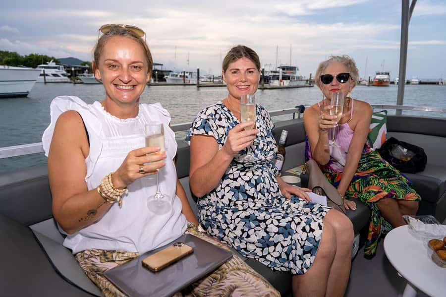 Cairns: Sunset River Cruise with Snack and Drinks - Mangroves, photo stops, and the best way to work the camera during golden hour