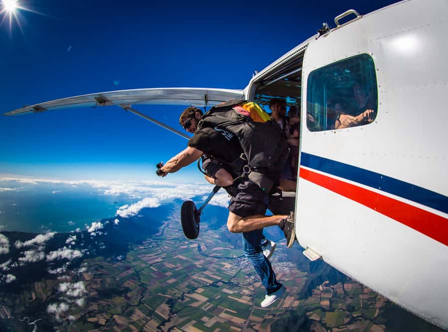 Cairns: Tandem Skydive Experience - Parachute time, steering options, and landing safely