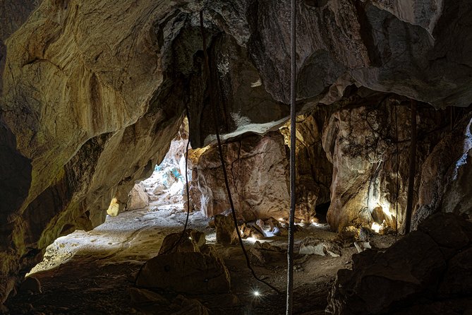 Capricorn Caves Cathedral Cave Tour - Guides who keep the group moving: names to look for