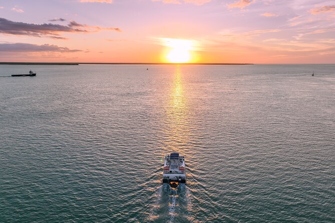 Charles Darwin Dinner Cruise - Crew commentary and the Darwin stories you might miss