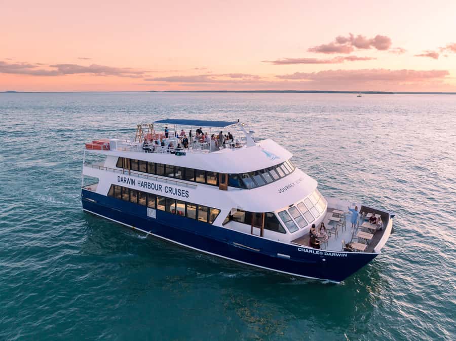 Darwin: Darwin Harbor Sunset Cruise with Buffet Dinner - The Territory-Style Buffet Dinner: Seafood and Local Produce