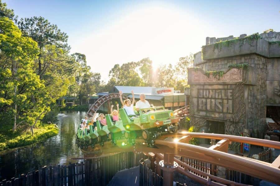 Dreamworld, WhiteWater World & SkyPoint 3-Day Ticket - Timing Matters: Opening Hours Across Dreamworld, WhiteWater World, and SkyPoint