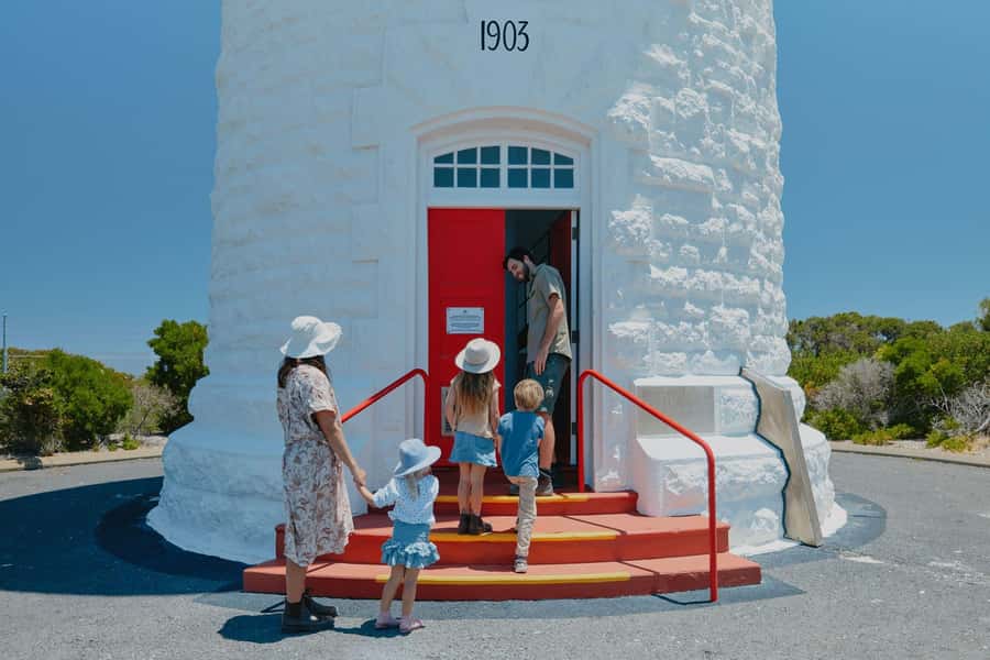 Dunsborough: Cape Naturaliste Lighthouse Guided Tour - A lighthouse climb that actually feels manageable: 59 stairs and two viewpoints