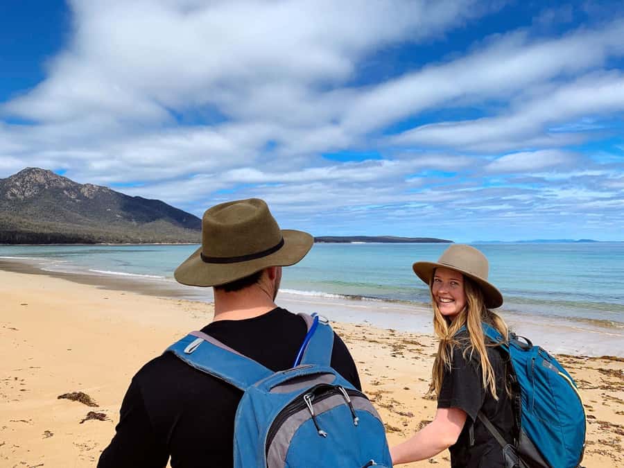 Freycinet: 5.5-Hr Small Group Guided Walk + Boat Experience - Wineglass Bay beach morning tea: the calm break you will want