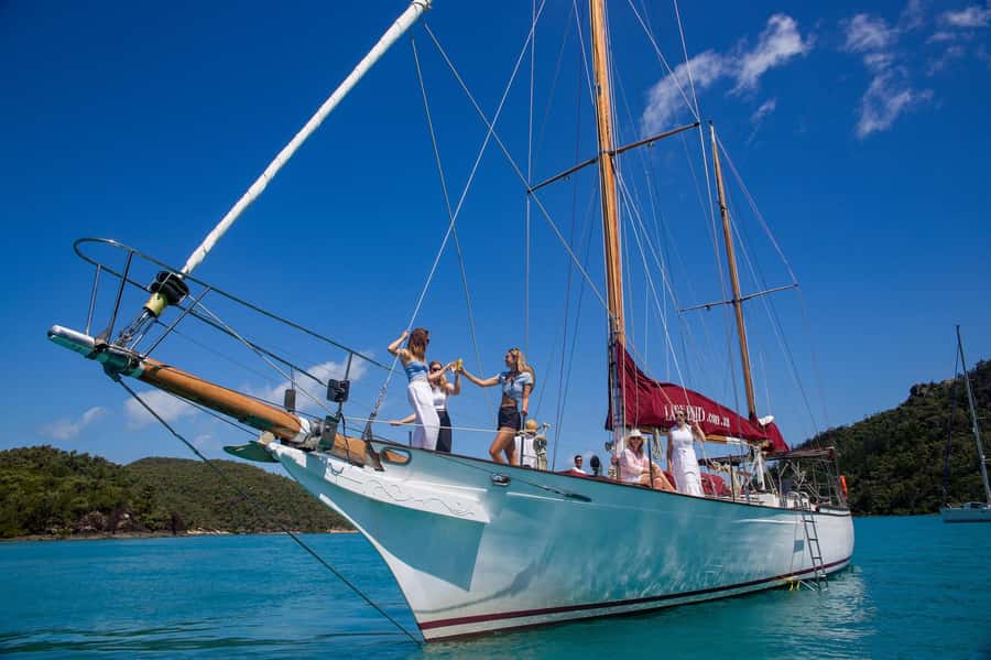 From Airlie Beach: Hook Island Cultural Tour, Sail & Snorkel - How the morning transfer sets your expectations