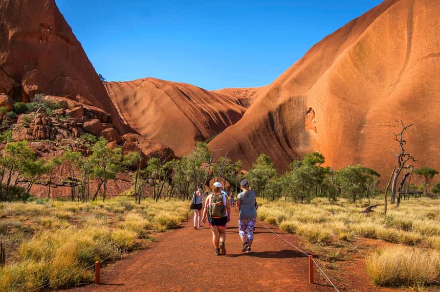 From Alice Springs: Day Trip to Uluru with BBQ Dinner - Sunset BBQ at the viewing area: the meal is part of the show