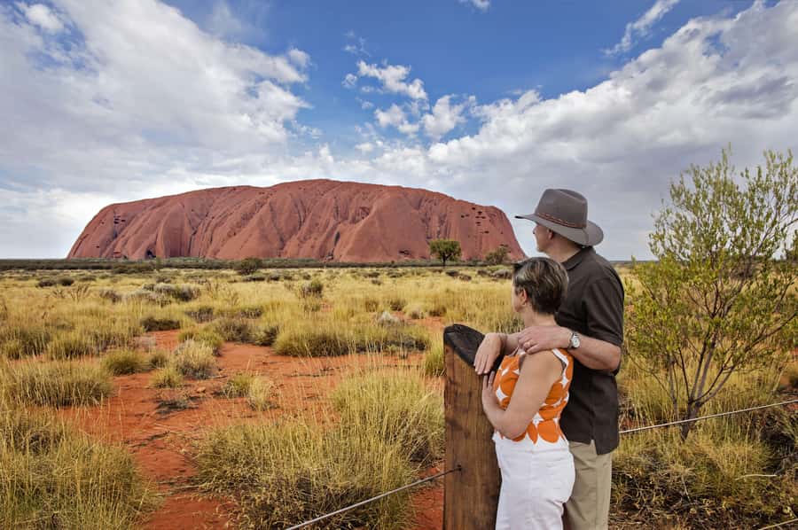From Alice Springs/Yulara: 4-Day Red Centre 4WD Camping Tour - Uluru and Mutitjulu Waterhole: rock art, Kuniya Piti, and sunset timing