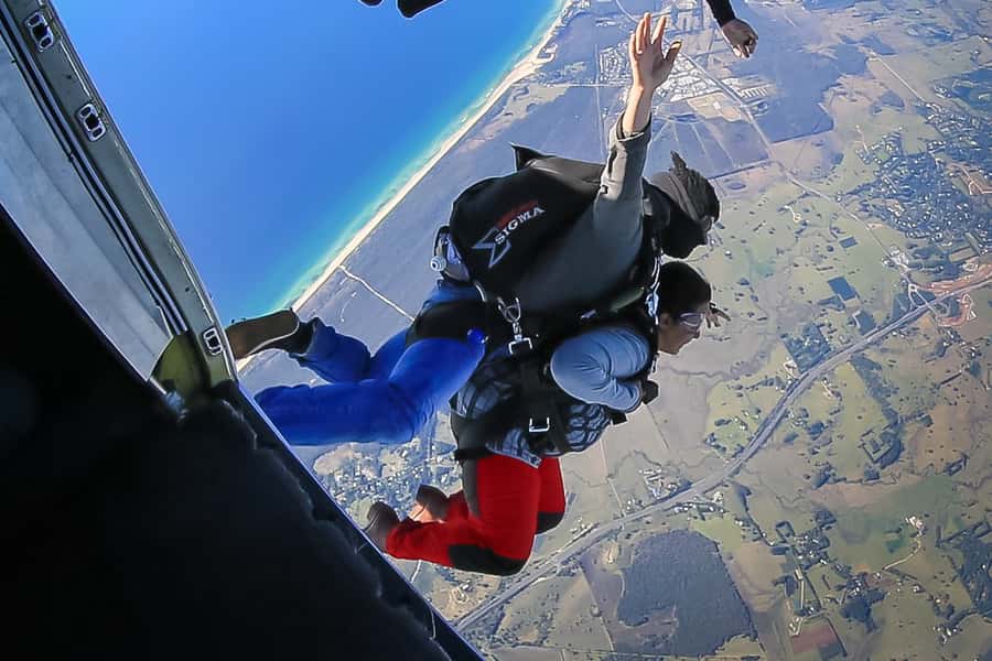 From Brisbane: Tandem Skydive Experience over Byron Bay - Certificates, insurance, and how to plan for photos