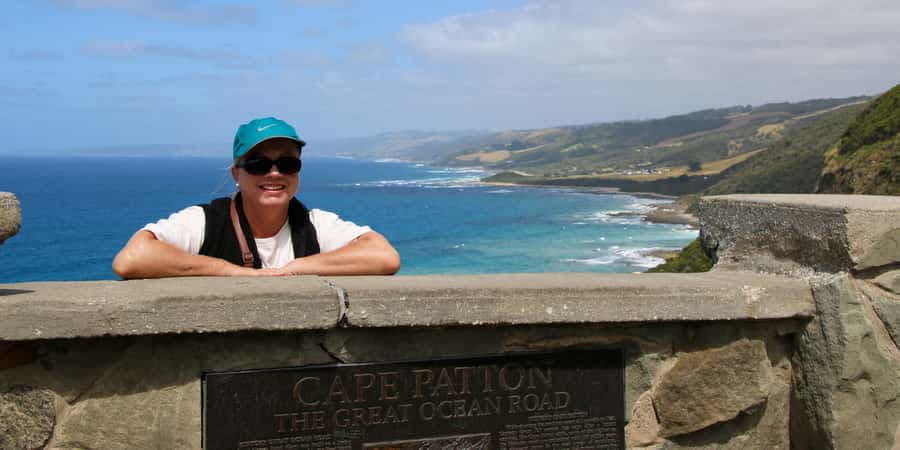 From Melbourne: Great Ocean Road & 12 Apostles Full-Day Tour - Apollo Bay lunch break and Melba Gully’s guided waterfall walk