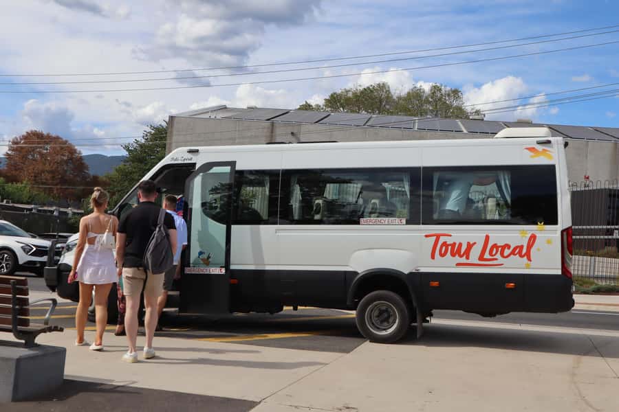 From Melbourne: Redwoods Forest & Yarra Valley Wine Tour - Yarra Valley Chocolaterie, samples and how to avoid a purchase wait