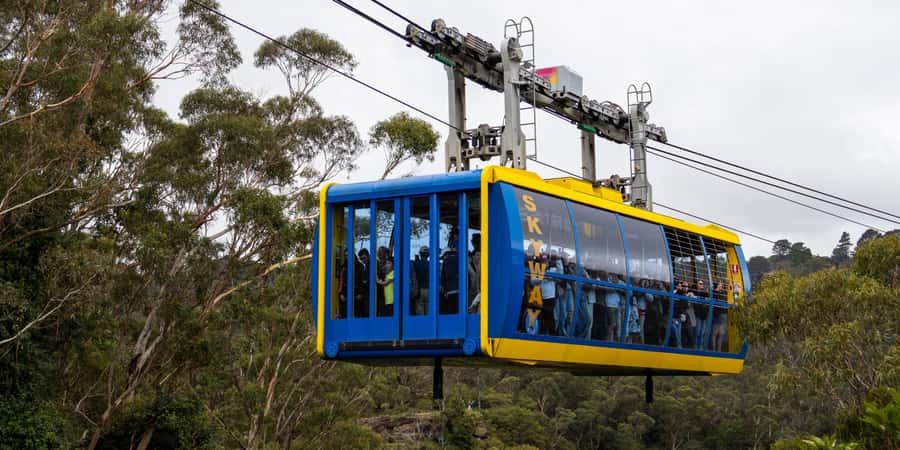 From Sydney: Blue Mountains, Scenic Railway, & Sydney Zoo - Echo Point and the Three Sisters: short stop, big payoff