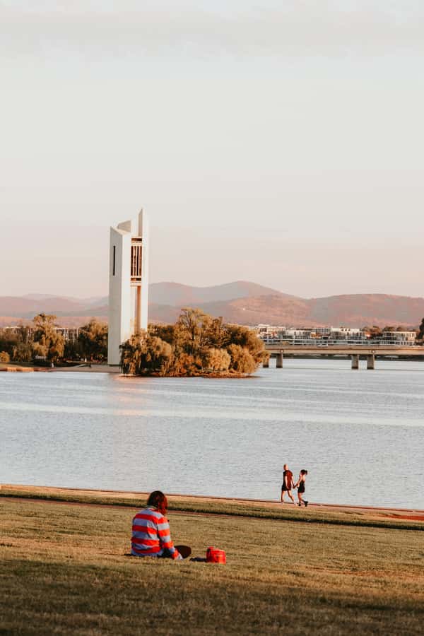 From Sydney: Explore Canberra Includes Buffet Lunch - Lake Burley Griffin and the memorial circuit: photos, jet views, and time budgeting