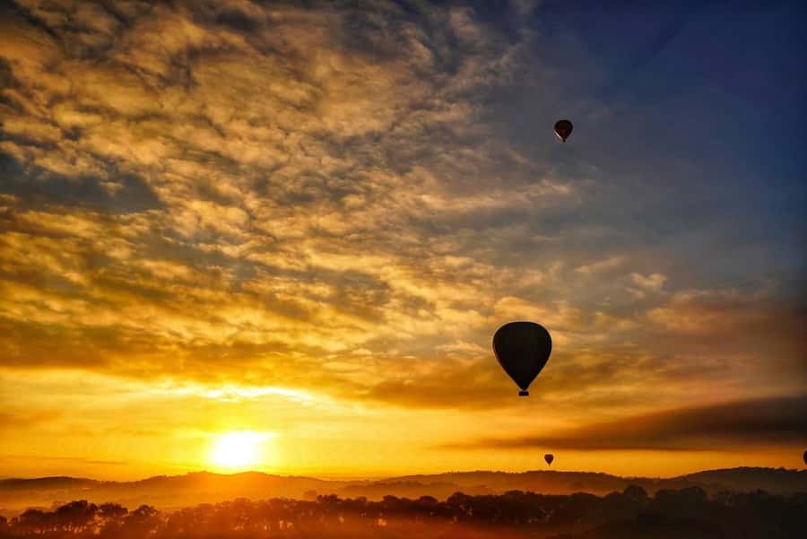 Geelong: Balloon Flight at Sunrise with Breakfast - Taking Off: What a Hot Air Balloon Feels Like Over the Bay