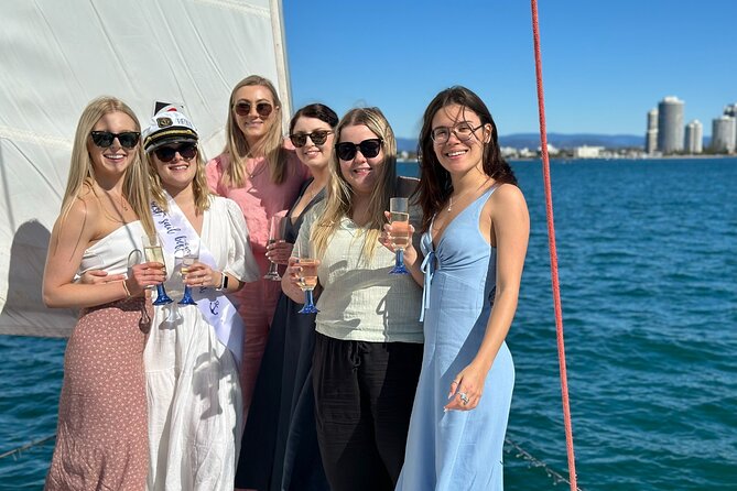 Gold Coast 2 hr Sailing Cruise with Drinks & Tasting Plate - Wildlife spotting, minus the stress