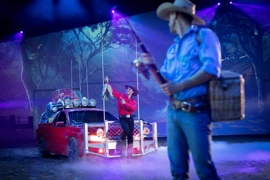 Gold Coast: Australian Outback Spectacular Dinner & Show - Drinks, Service, and How to Avoid Getting Lost in the Lights