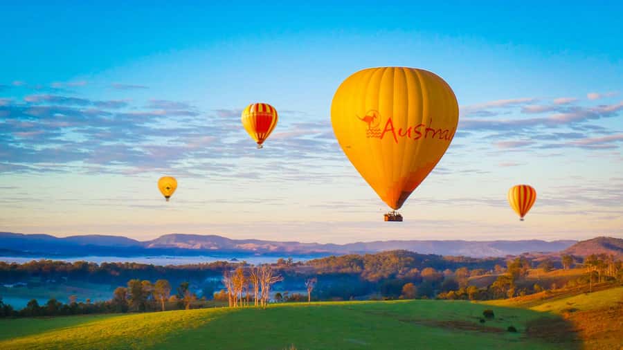 Gold Coast: Hot Air Balloon Flight+Vineyard Breakfast+Alpaca - Getting Picked Up, Crossing Into the Scenic Rim, and Why the Timing Matters