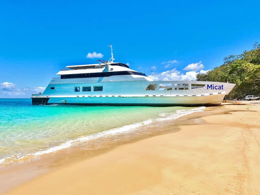 Gold Coast: Moreton Island Day Trip Kayak & Sandboarding - Gheebulum Coonungai National Park and “The Desert” dunes by 4WD