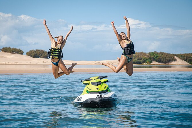 Gold Coast: Morning Kayak & Snorkel Adventure with Breakfast - Fish feeding from your kayak: small action, big payoff