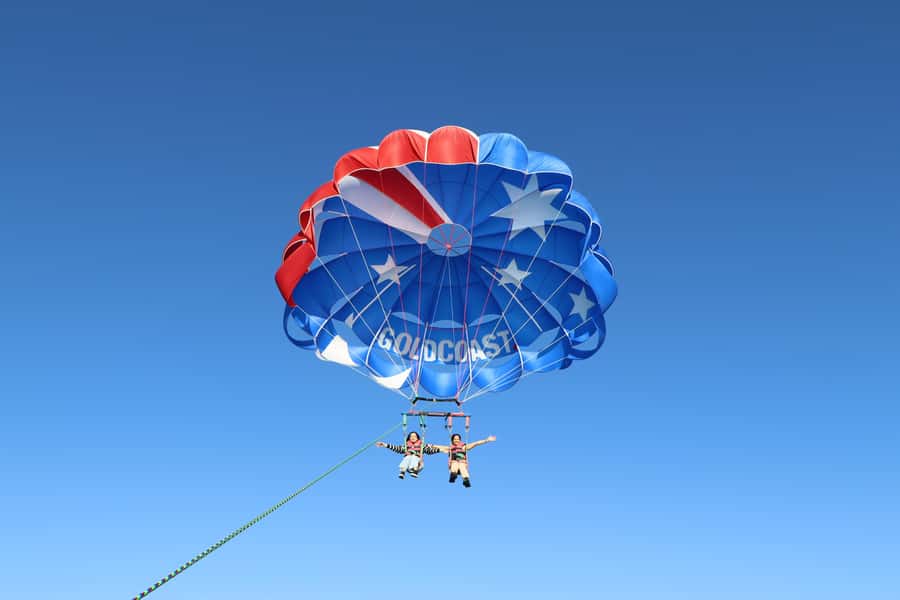 Gold Coast: Parasailing in Surfers Paradise - Harnessing and the Smiley Parachute Moment